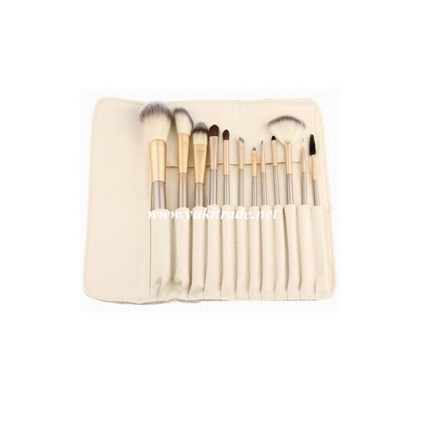 Traveling brush sets