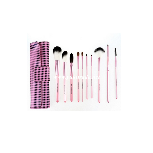 Traveling brush sets